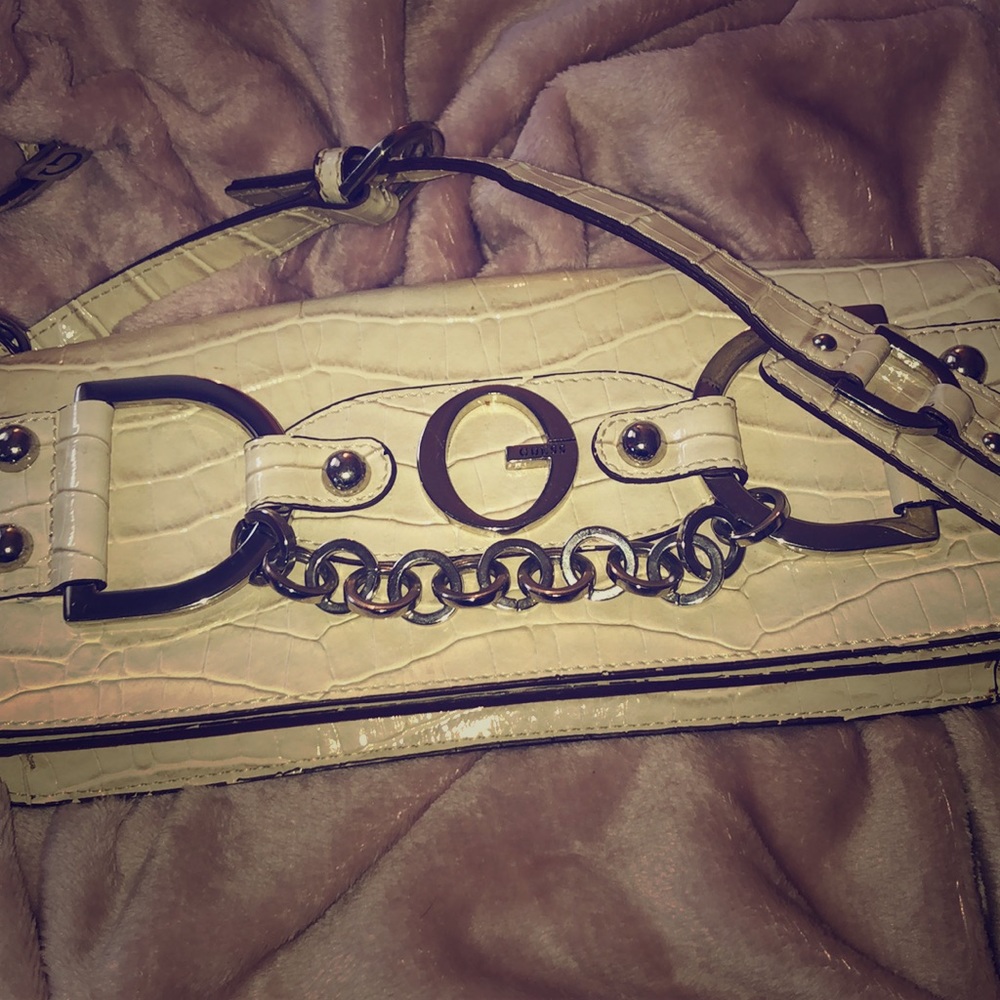 Guess Purse 👛